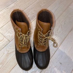 Brown snow boots